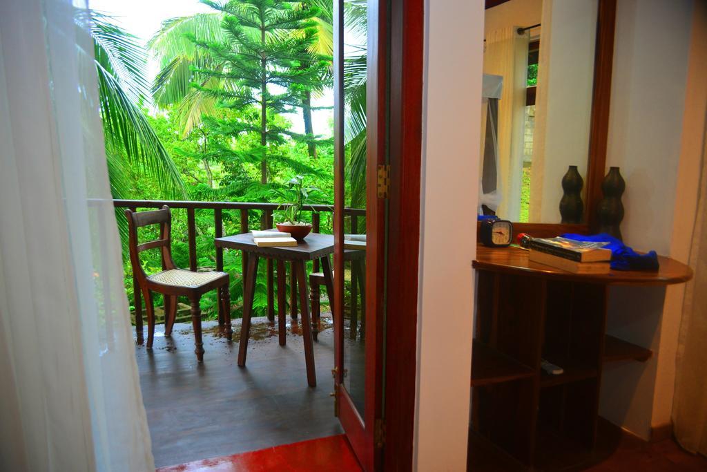 Tropical Retreat Hotel Unawatuna Room photo